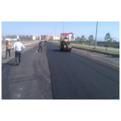 عملیات لکه گیری آسفالت سطح شهر پرند رو به اتمام است.