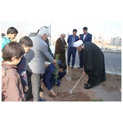 مراسم درختکاری مسئولین و مدیران شهری در شهرک آفتاب