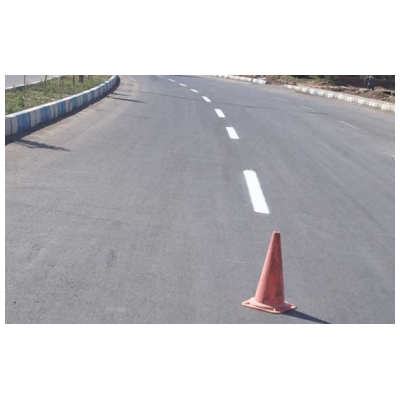 خط کشی ترافیکی خیابان های سطح شهر پرند برای آماده سازی ایام نوروز