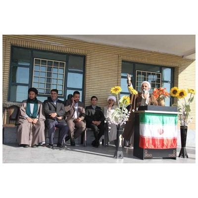 زنگ انقلاب دردبیرستان شهید طاهری شهر پرند نواخته شد.