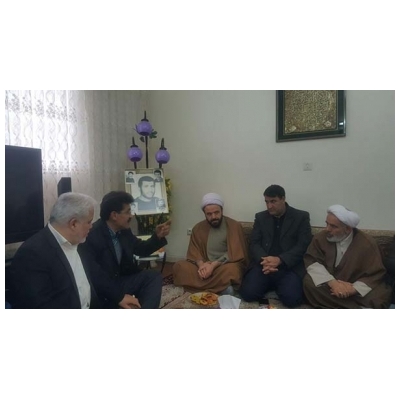 دیدار شهردار و امام جمعه ی شهر پرند با خانواده ی جانباز هشت سال دفاع مقدس