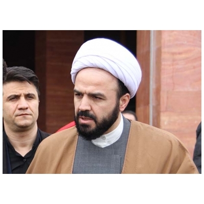 شورای اسلامی شهر و شهرداری محترم مشکلات و مسائل آتش نشانان شهر را حل کنند.