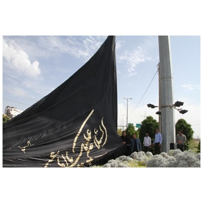 پرچم عزای سید الشهدا در شهر پرند برافراشته شد.