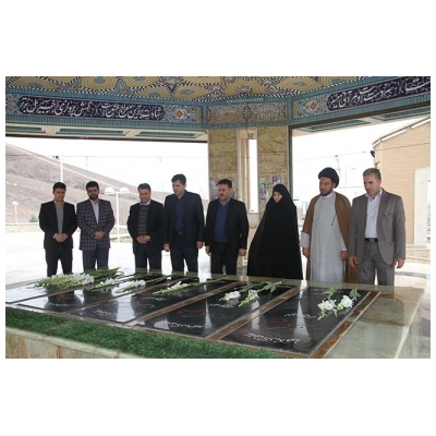 غبارروبی و گلباران مزار شهدای گمنام پارک کوهسار