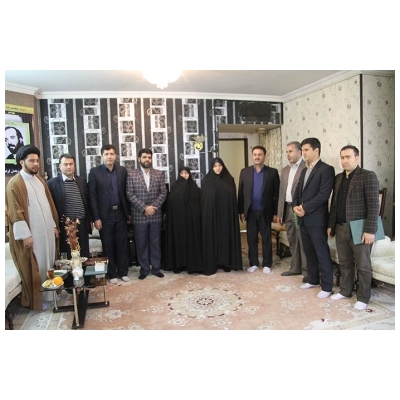 دیدار شهردار پرند به همراه مسئولیت استانی با خانواده شهدا و ایثارگران شهر پرند