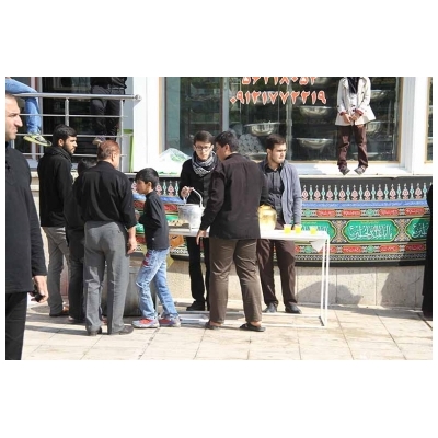 برپایی ایستگاه صلواتی شهرداری پرند در روز عاشورا