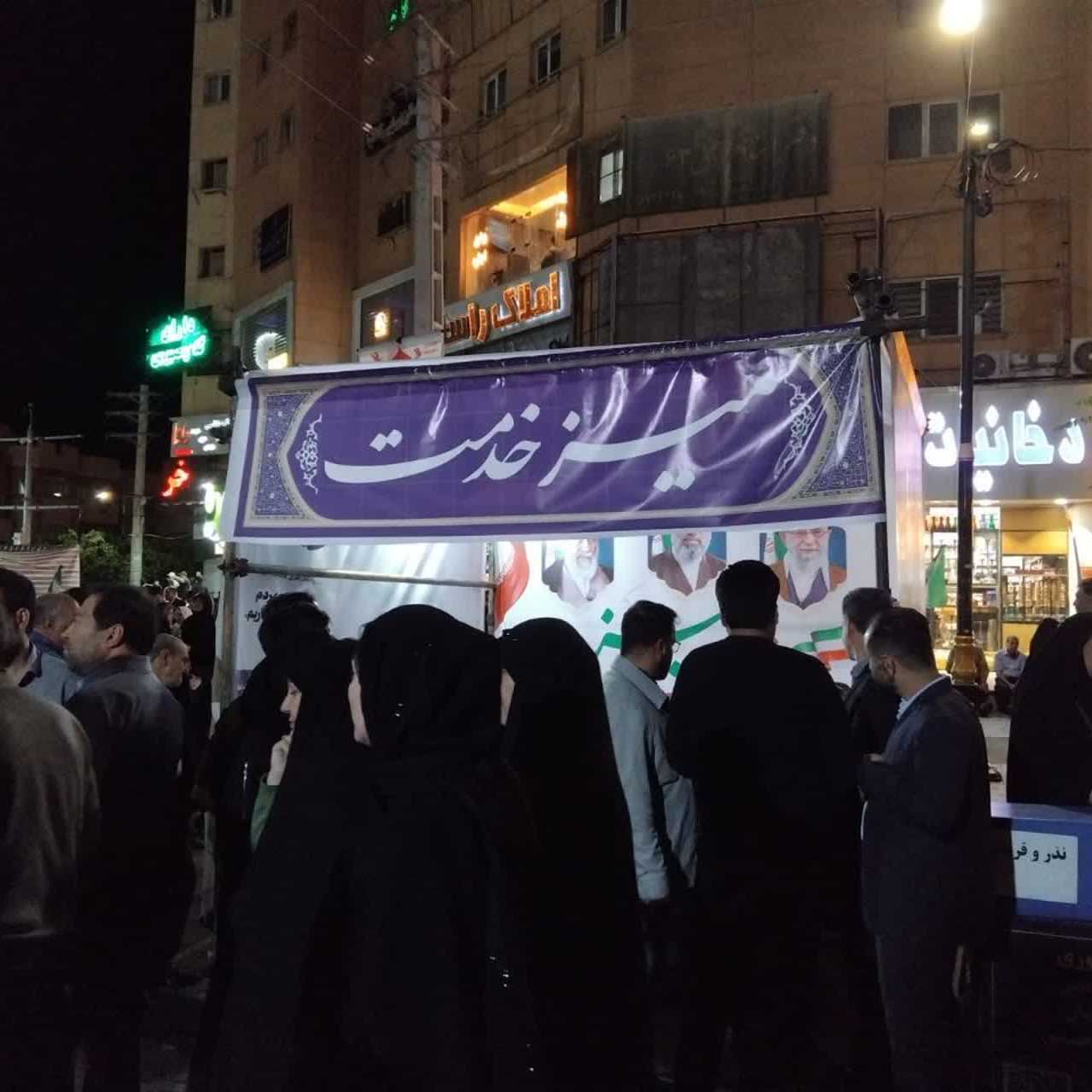 برپایی میز خدمت ادارات شهر پرند در میدان استقلال
