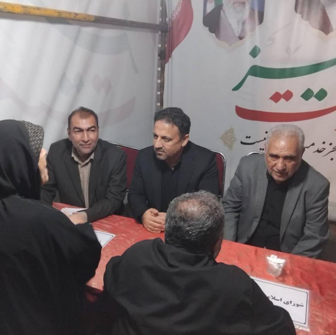 میز خدمت شهرداری و شورای اسلامی شهر پرند در میدان استقلال