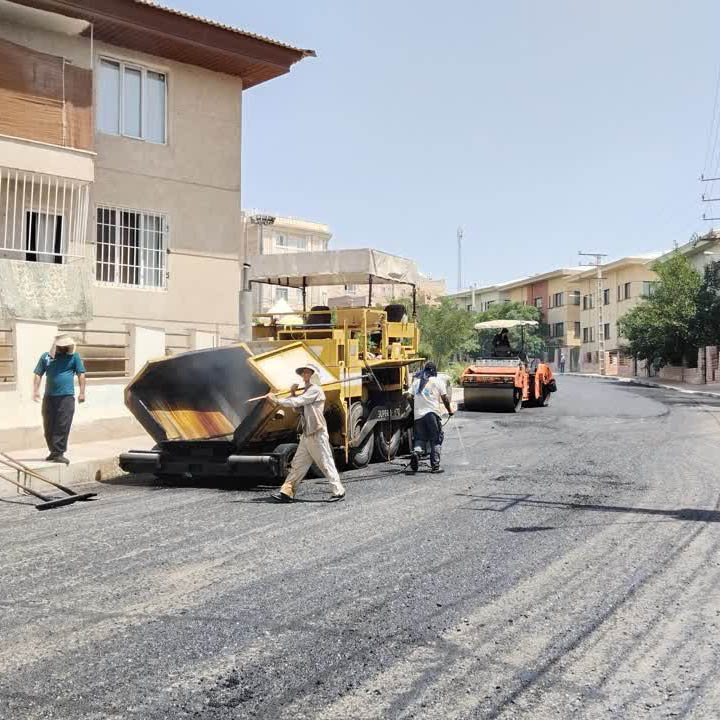 تداوم نهضت آسفالت شهرداری پرند؛ خیابان پرسپولیس هم نونوار شد
