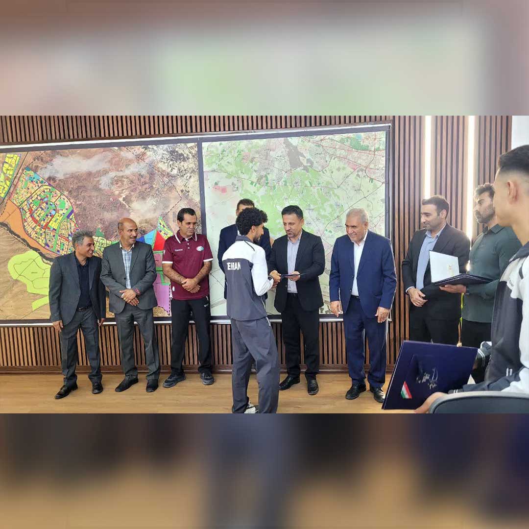 تجلیل مدیران شهری از هاکی&zwnj;کاران پرند